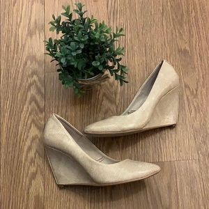 Snake print wedges 🐍